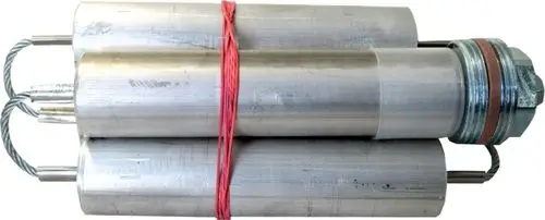 Aluminiumrohre mit Kabeln, die mit rotem Band verbunden sind. Produkt von Wolf, geeignet für verschiedene Anwendungen in der Heiztechnik.
